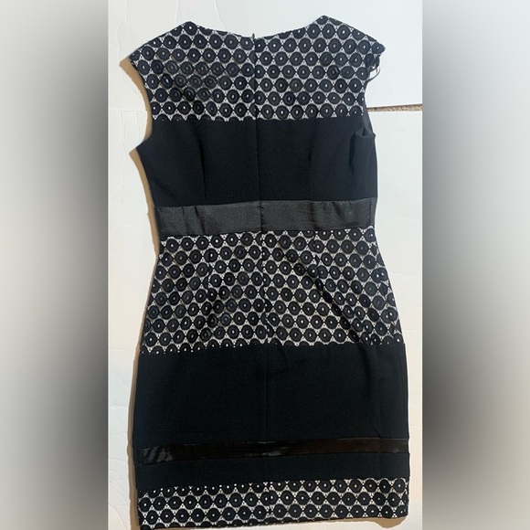 Sandra Darren size 4P Black and White Mixed Media knee length sleeveless dress - Picture 2 of 8